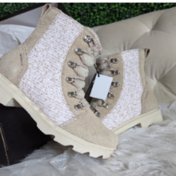 Sorel Boots - Picture 5 of 16